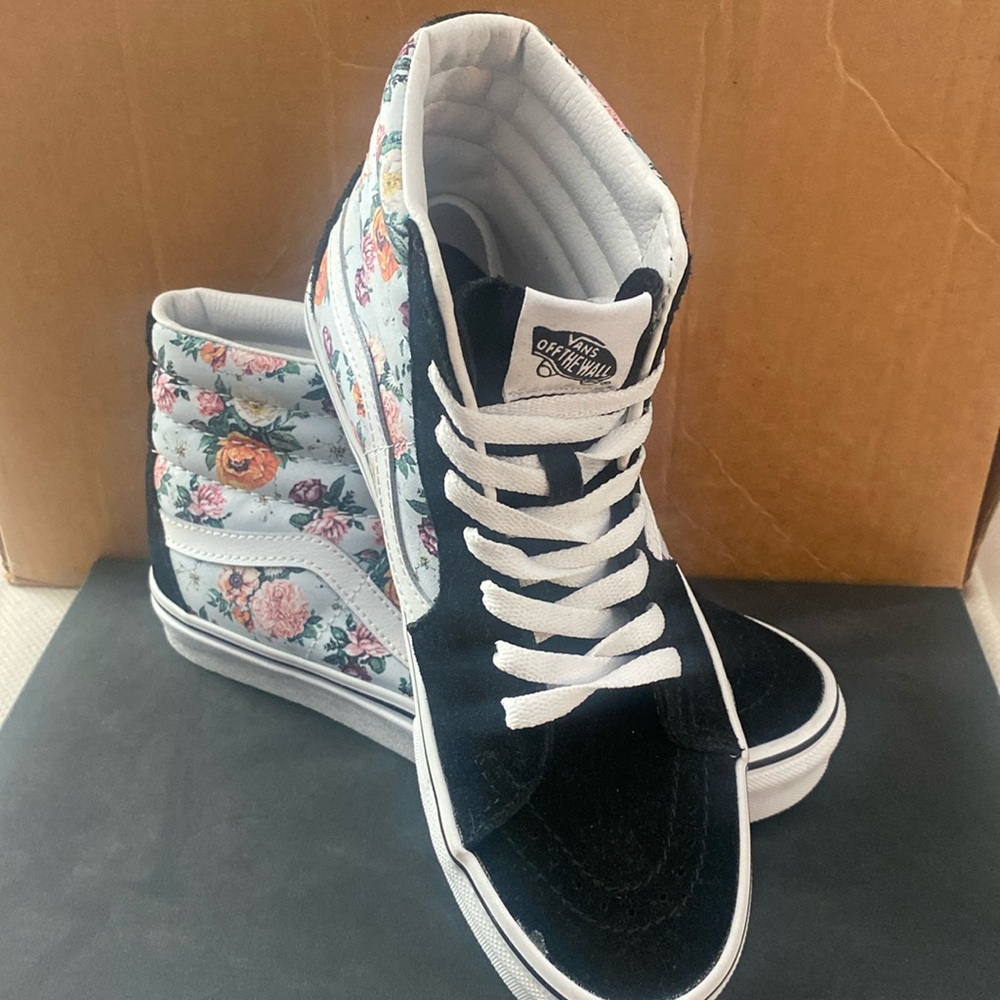 High top floral, black and white Vans